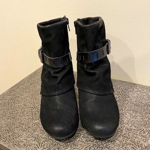 Blow fish ankle booties